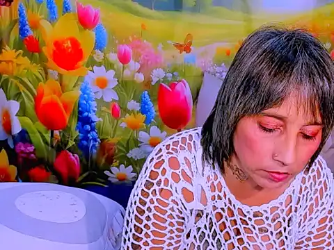 indianroxy's Live XXX Chat