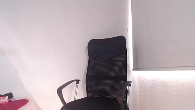 XXX chat uživo modela CarolineAikos