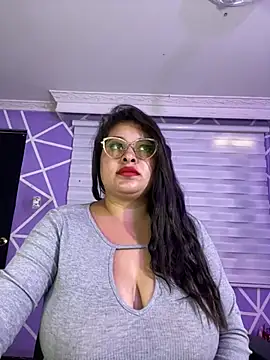 Chatroom XXX en direct de MiiaaJoness