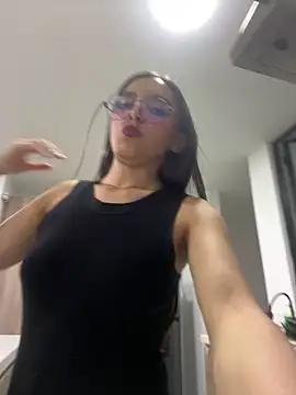 eimi_rosse18 即時 XXX 聊天