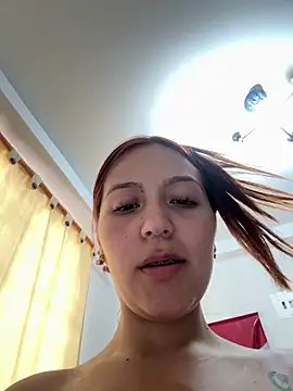 Emily-7_のライブXXXチャット