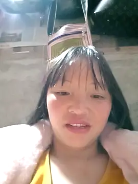 Minkine022 élő XXX-chatje