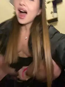 KrisMagnoly Show in webcam