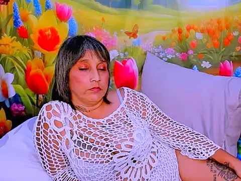 indianroxyn Live XXX chat