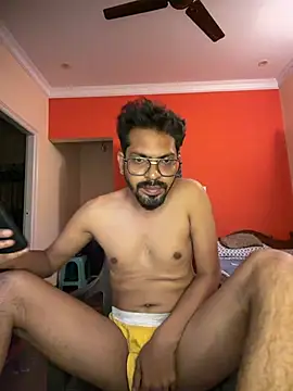 Stoner-boii-Cloudy-arhan 即時 XXX 聊天