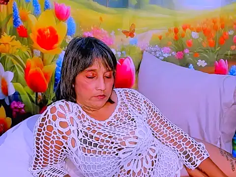 indianroxy's Live XXX Chat