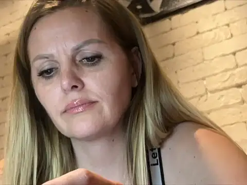 Czat XXX na żywo – Angel_girllovemy