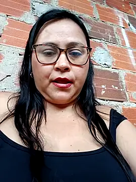 Dirty-Momm-Divorced-Hot's Live XXX Chat