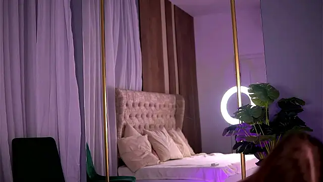 ElaraShine Chat XXX in diretta