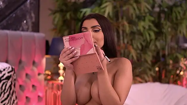 NicoleCellini's Live XXX Chat