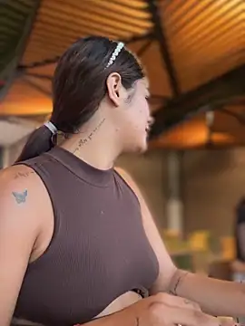 Kaily_Sweet16 Adlı Modelin Canlı XXX Sohbeti