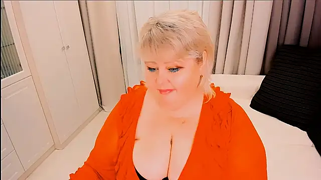 XXX chat uživo modela BIGTITSBBW