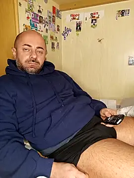 toro23xxxl Adlı Modelin Canlı XXX Sohbeti