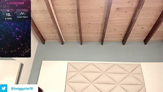 Twwiiggy live XXX chat