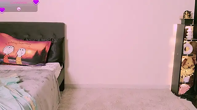 KhaleesiiiiのライブXXXチャット