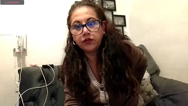 MirandaLatinaLovely live XXX chat