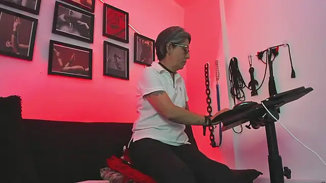 MistressNyx_cg's Live XXX Chat