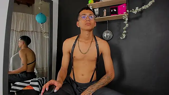 CharlieeBlak3's Webcam Show