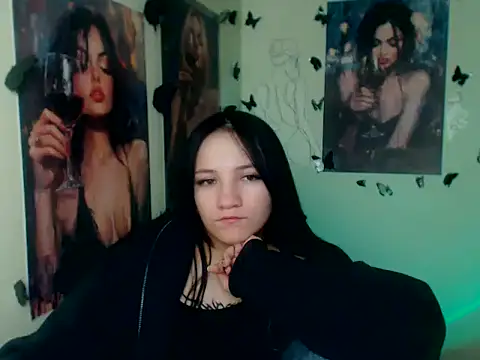 Em7MaA's Live XXX Chat