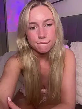 SexySaraxxoo Adlı Modelin Canlı XXX Sohbeti