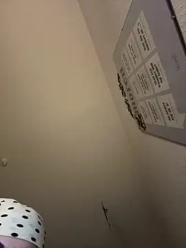 Онлайн чат XXX SilkyMira