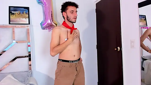 Curlystartt 网络视讯表演