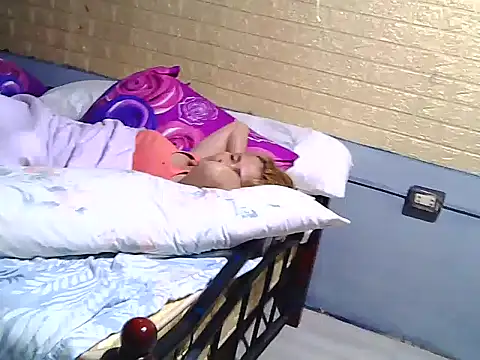 yummytitsxxx168's Webcam Show