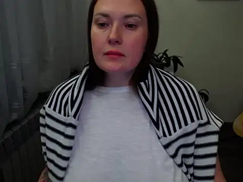 Lady_Tiana élő XXX-chatje