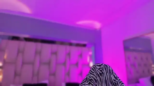 revenmiller_ élő XXX-chatje