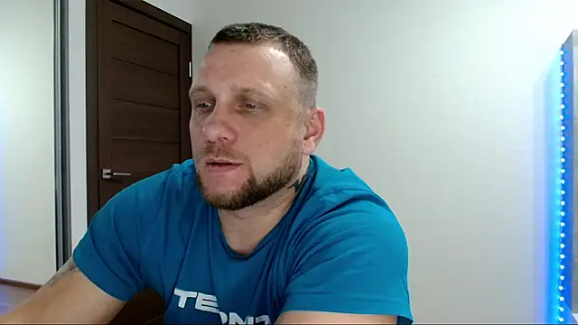 XXX chat uživo modela B-L-O-N-D