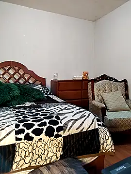 FallsForHerSmile – Naživo XXX chat