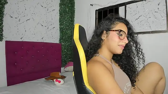 emily_stars1's Live XXX Chat