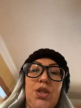 XXX chat uživo modela LittleMissEeve