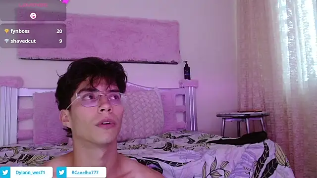 Show modela COUPLEHOTTDF na web-kameri