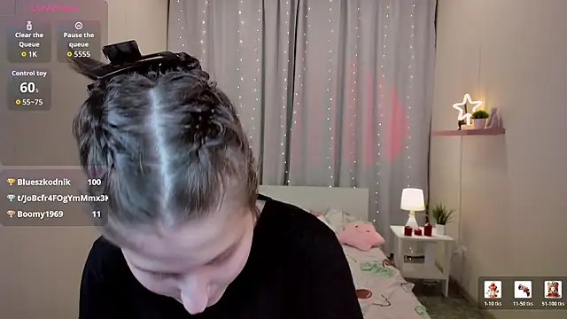 KiraDuvallのライブXXXチャット