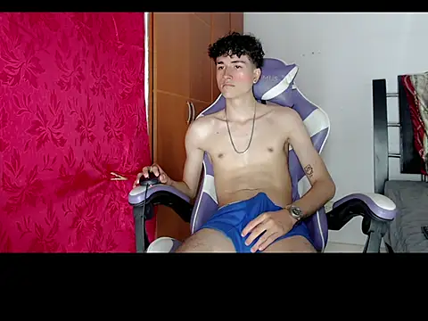 Show modela Johnny_cagee_ na web-kameri