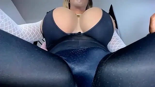 valentinabigcock23's Live XXX Chat