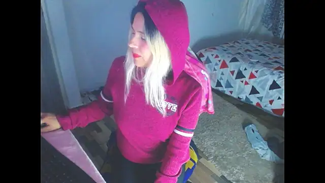 Chat +18 de mystica_25 ao vivo