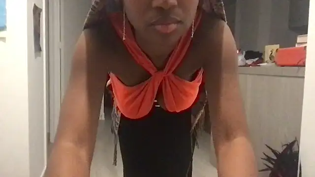 tia___fox Show in webcam