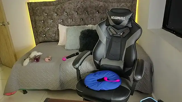 nashiira_ élő XXX-chatje