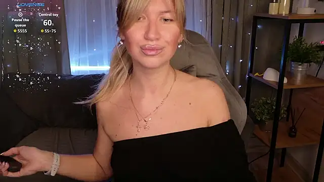 Онлайн чат XXX MilaBott