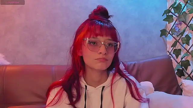 RedMeloddy's Live XXX Chat