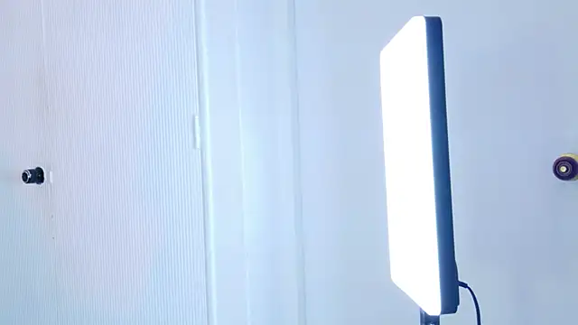 XXX chat uživo modela MiaBlumm_