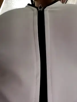 Chatroom XXX en direct de __valentina18