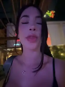 Im_Valentina 即時 XXX 聊天