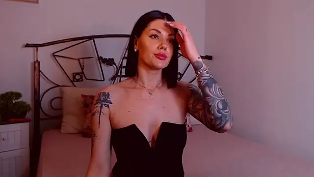 YvonneEverlee live XXX chat