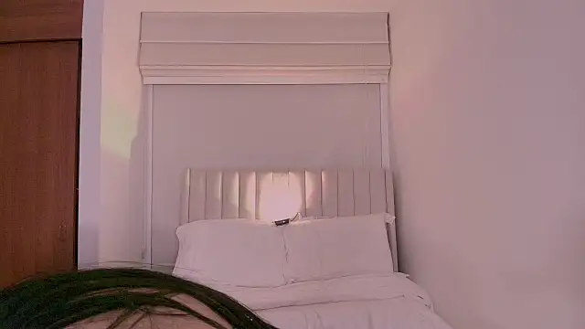 ArianaReynoldss' Live XXX Chat