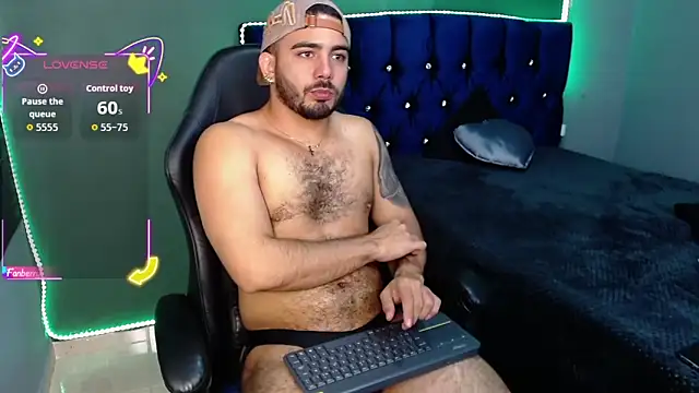 adamhairy Adlı Modelin Web Kamerası Şovu
