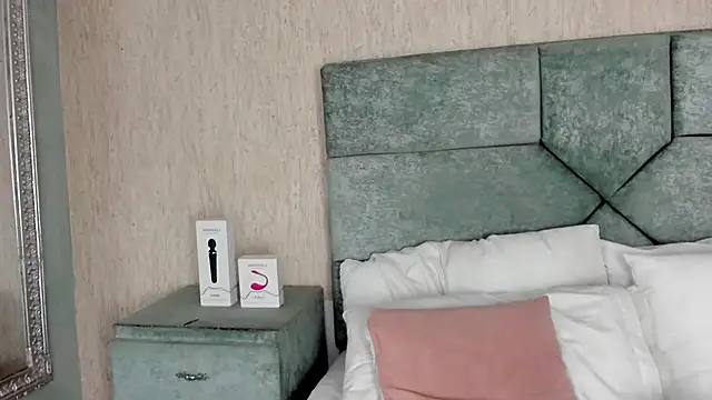 NaomySakura's Live XXX Chat