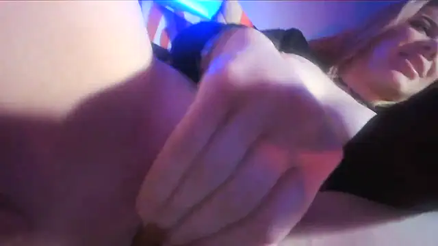 AlyssaFoxx_のウェブカメラショー